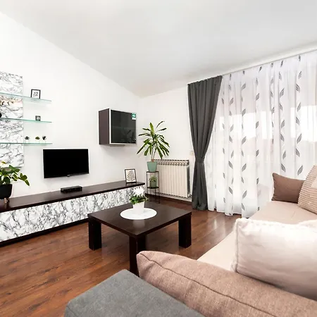 Mate & Mira 아파트 로비니