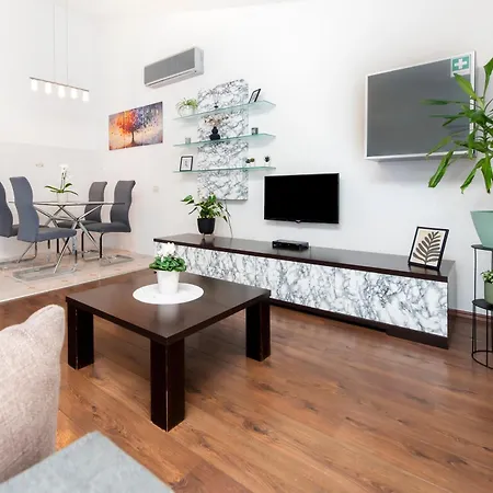 Mate & Mira Apartman