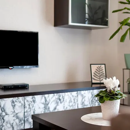 Mate & Mira 아파트 *